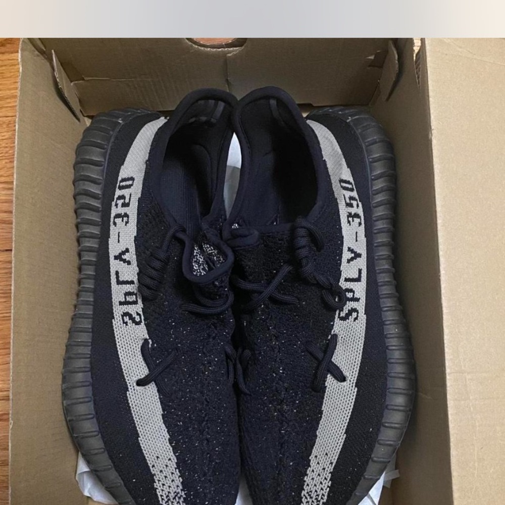 adidas Yeezy Boost 350 V2 OREO